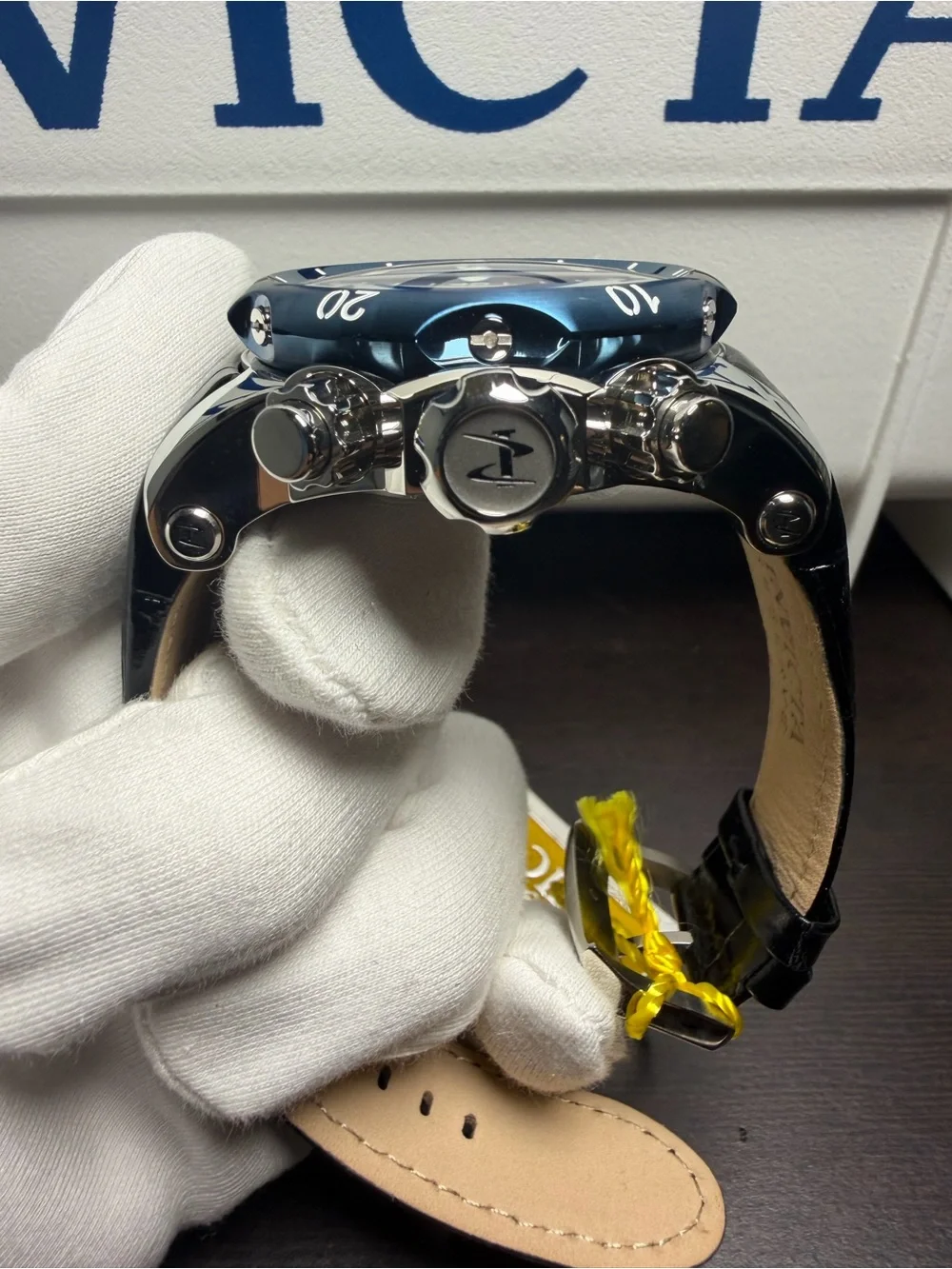 Invicta sleek black